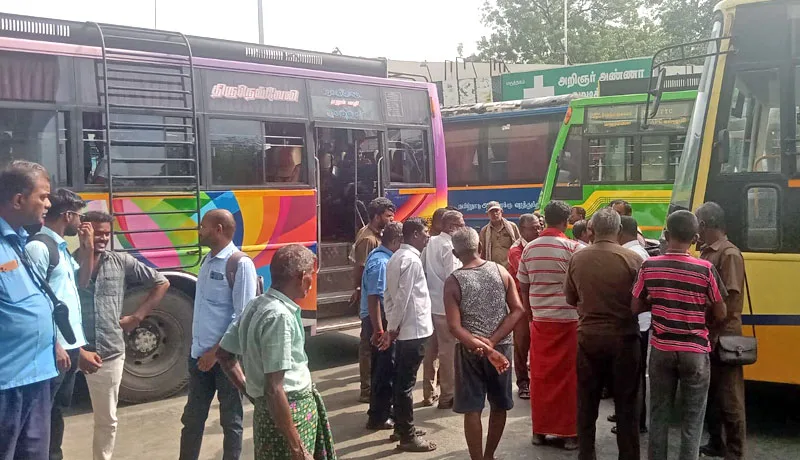 மகளிர் வெற்றிப்பயணம் எதிரொலி: தூத்துக்குடியில் அரசு - தனியார் பேருந்து ஊழியர்கள் மோதல்!